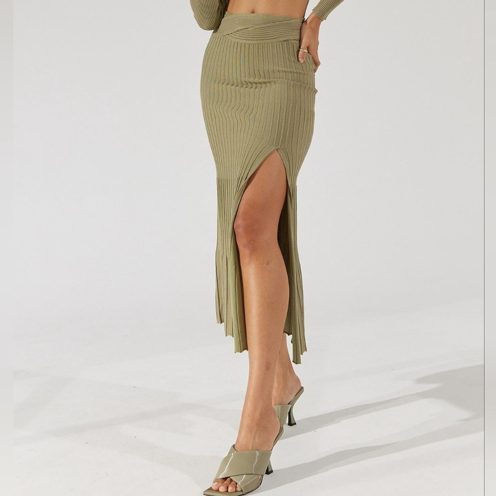 $149 NWT SOVERE Inertia Midi Skirt In Green Tea Size Medium / 10